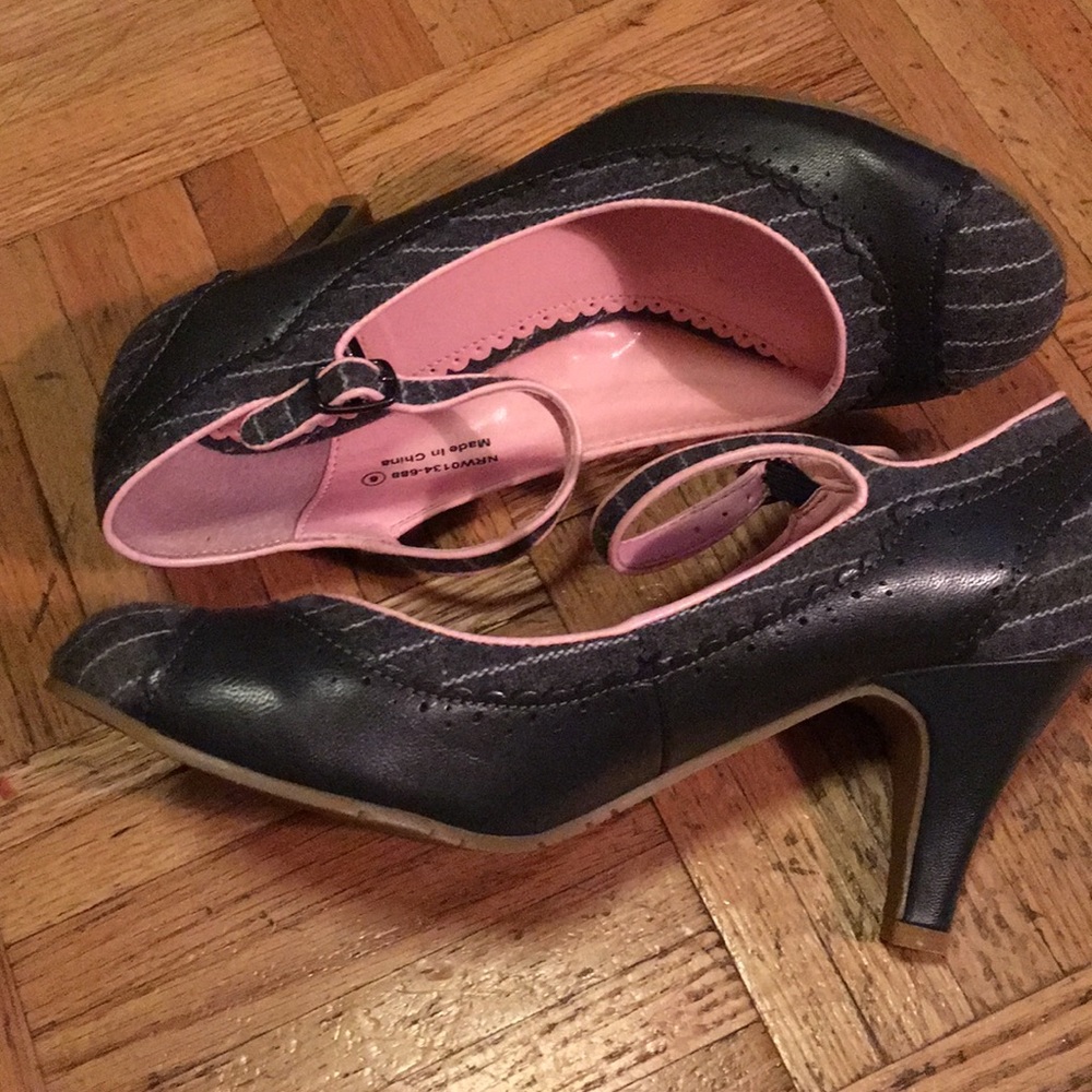 Shoes - Picture 2 of 3
